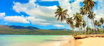 Explorer une plage paradisiaque méconnue : échappez à la foule en 2025